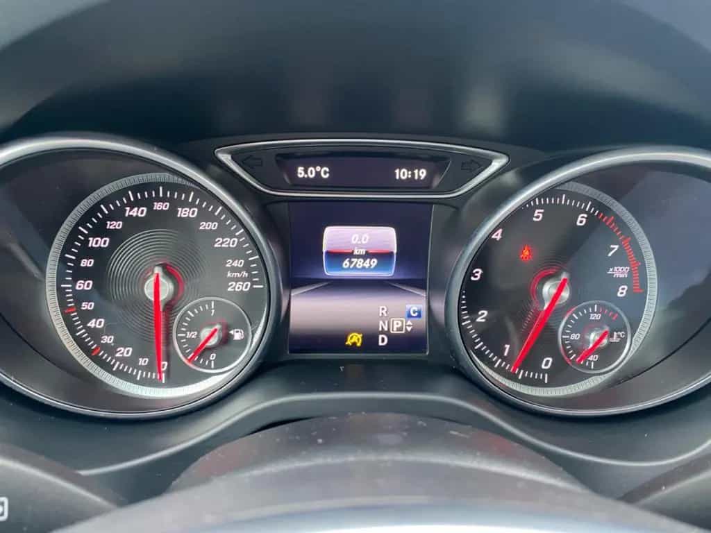 Mercedes-Benz GLA 250 7G AMG Line LED Navi SHZ PDC Panorama 04/2019-photo-15