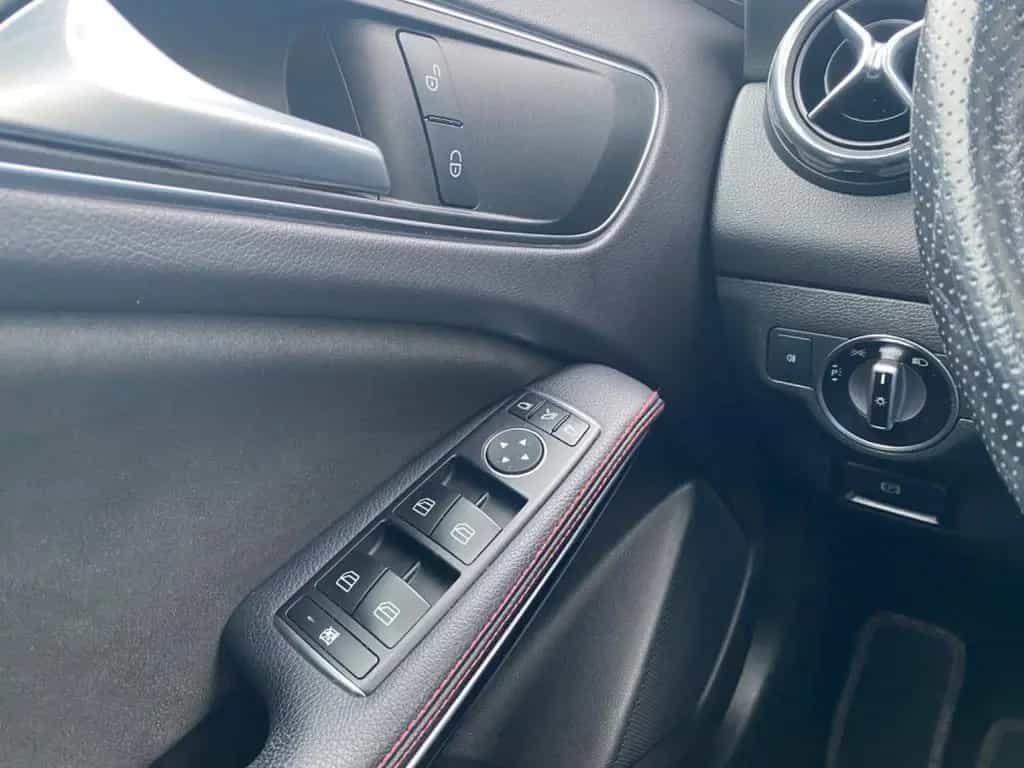 Mercedes-Benz GLA 250 7G AMG Line LED Navi SHZ PDC Panorama 04/2019-photo-18