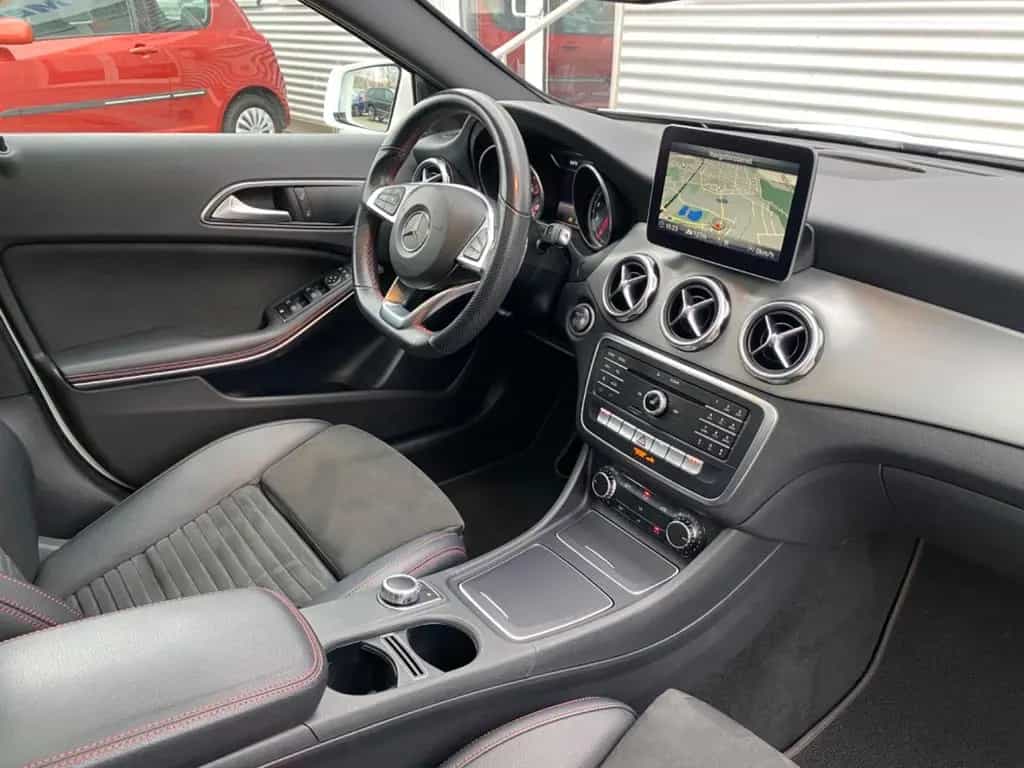 Mercedes-Benz GLA 250 7G AMG Line LED Navi SHZ PDC Panorama 04/2019-photo-8