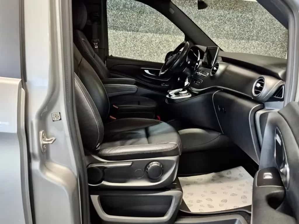 Mercedes-Benz V 250 D AMG LINE 7 SITZE CUIR NAVI 1 HAND 06/2019-photo-4