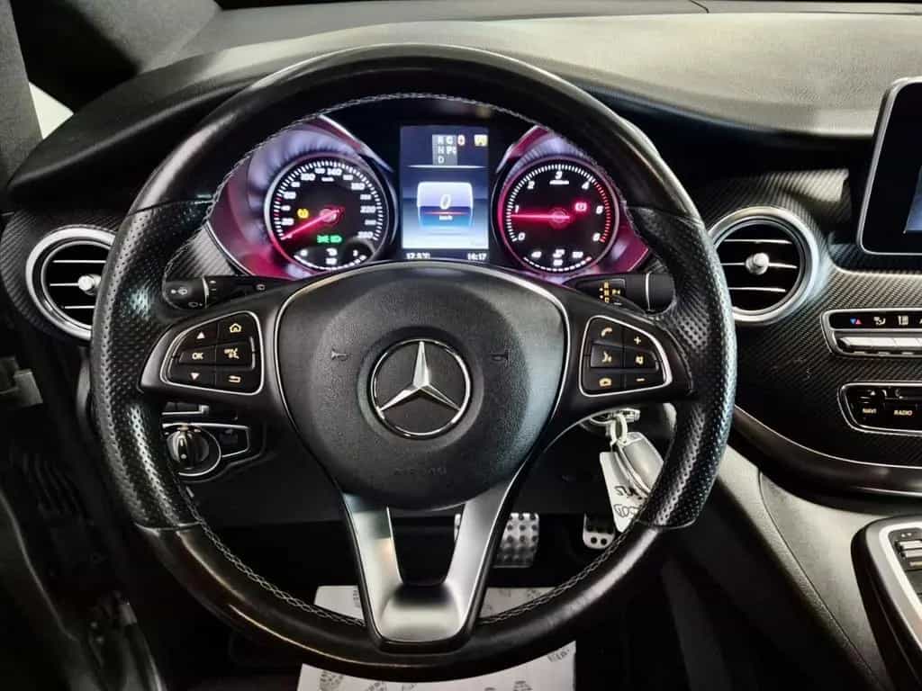 Mercedes-Benz V 250 D AMG LINE 7 SITZE CUIR NAVI 1 HAND 06/2019-photo-9
