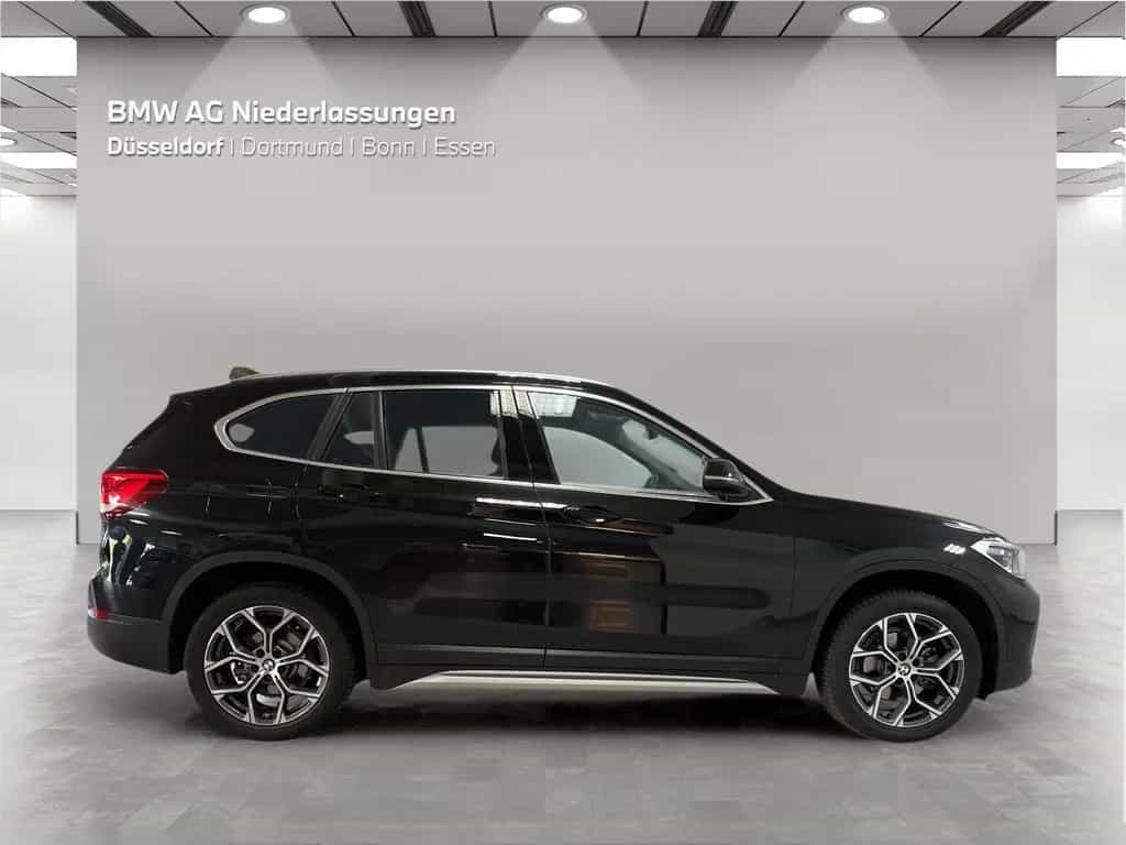 BMW X1 sDrive18i Navi Parkassist LED Sitzheizung 06/2022-photo-3