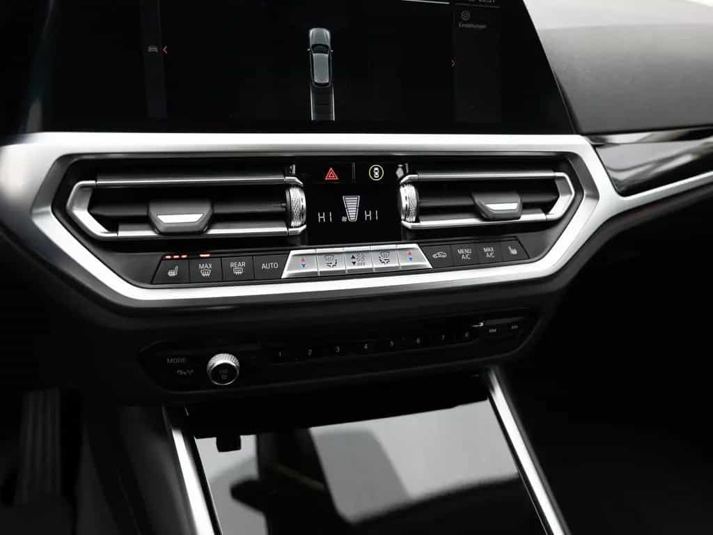 BMW 320 i Touring Advantage LED ACC NAVI SHZ PDC 03/2021-photo-18