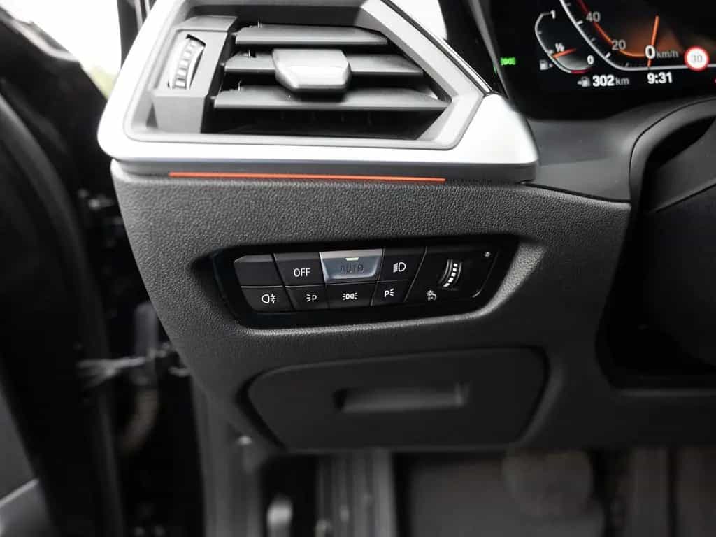 BMW 320 i Touring Advantage LED ACC NAVI SHZ PDC 03/2021-photo-24
