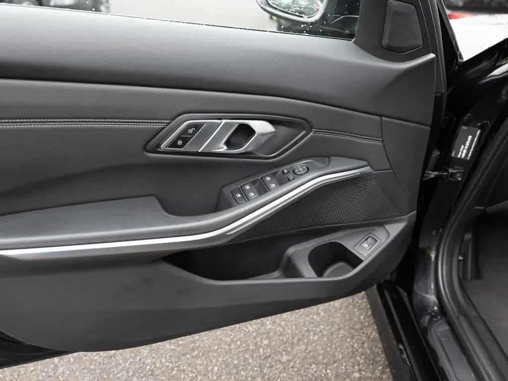 BMW 320 i Touring Advantage LED ACC NAVI SHZ PDC 03/2021-photo-26