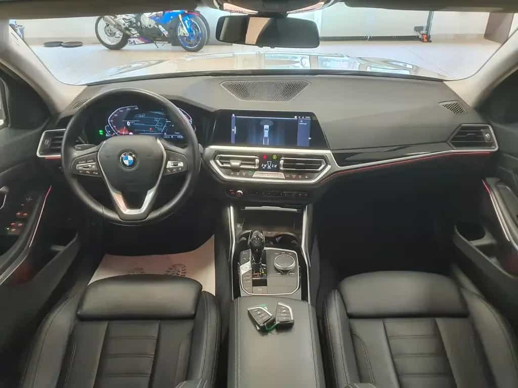BMW 320 d Sport Line Aut/Navi/Stop&Go/Panarama/Leder 04/2021-photo-2