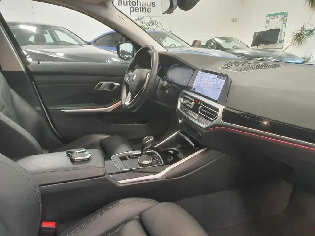 BMW 320 d Sport Line Aut/Navi/Stop&Go/Panarama/Leder 04/2021-photo-34