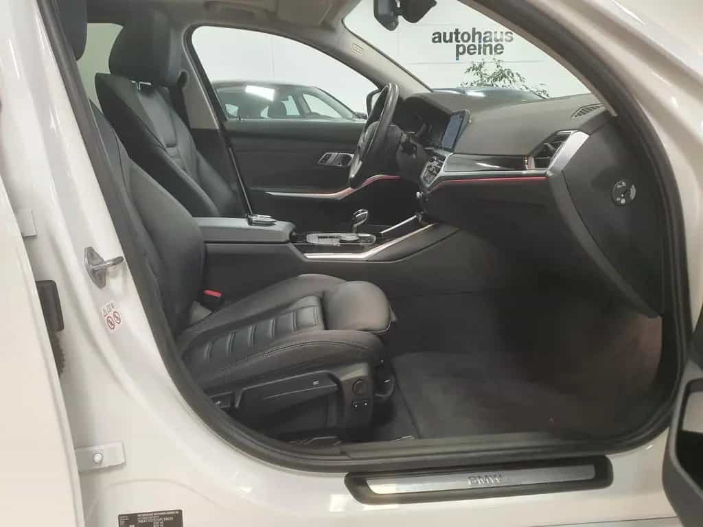 BMW 320 d Sport Line Aut/Navi/Stop&Go/Panarama/Leder 04/2021-photo-36