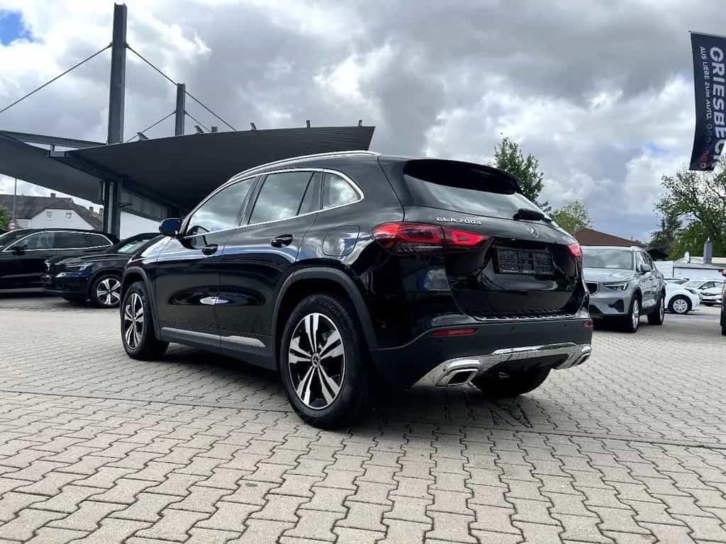 Mercedes-Benz GLA 200 d Progressive *LED Navi Leder AHK Kamera* 12/2020-photo-1