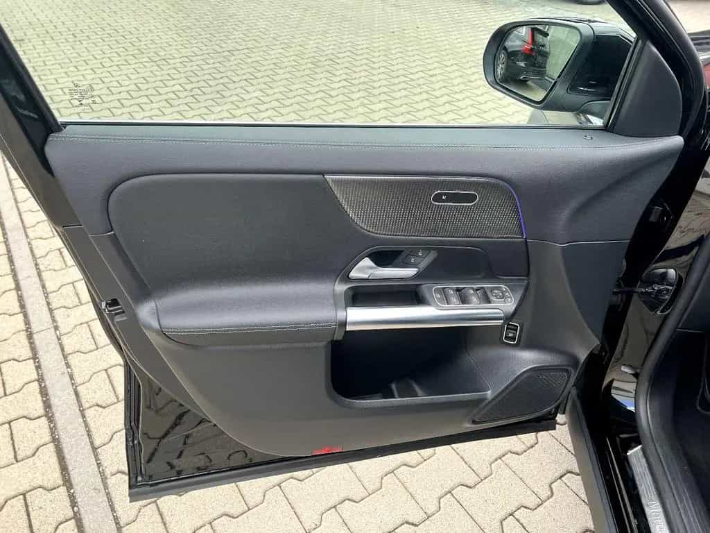 Mercedes-Benz GLA 200 d Progressive *LED Navi Leder AHK Kamera* 12/2020-photo-10