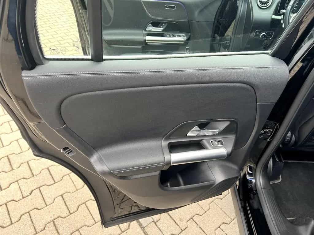 Mercedes-Benz GLA 200 d Progressive *LED Navi Leder AHK Kamera* 12/2020-photo-11