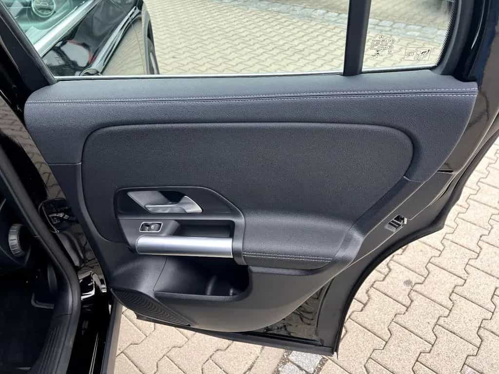 Mercedes-Benz GLA 200 d Progressive *LED Navi Leder AHK Kamera* 12/2020-photo-14