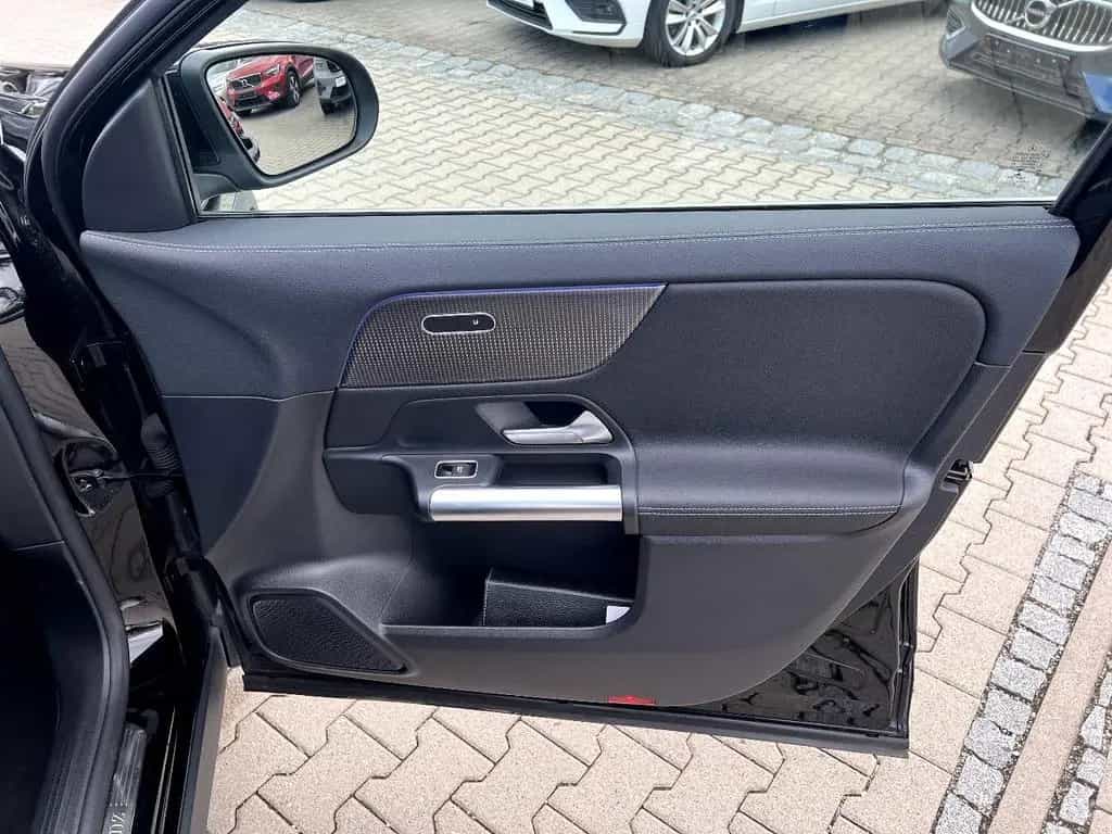 Mercedes-Benz GLA 200 d Progressive *LED Navi Leder AHK Kamera* 12/2020-photo-19