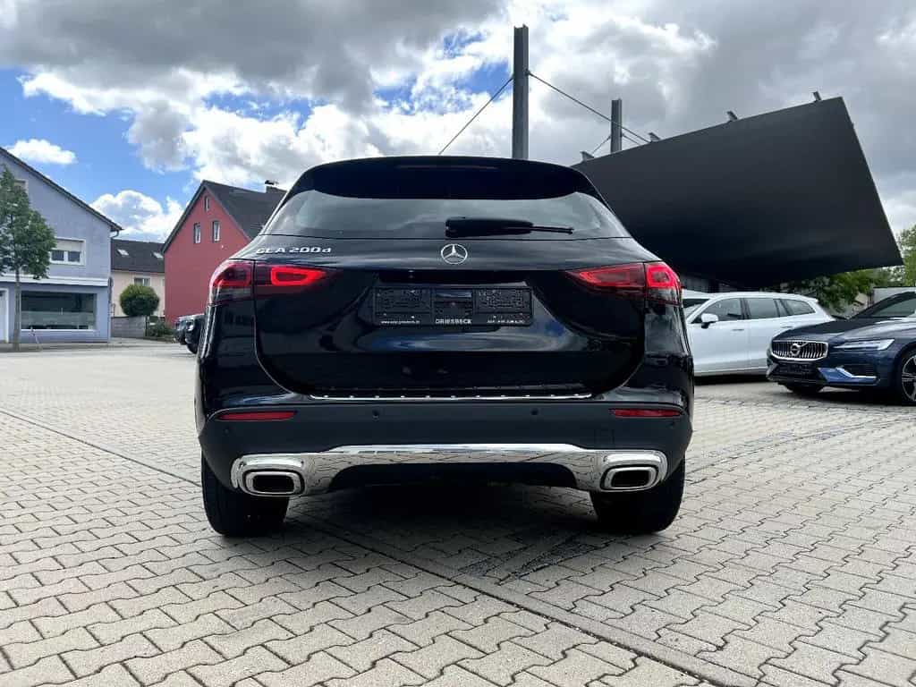 Mercedes-Benz GLA 200 d Progressive *LED Navi Leder AHK Kamera* 12/2020-photo-2