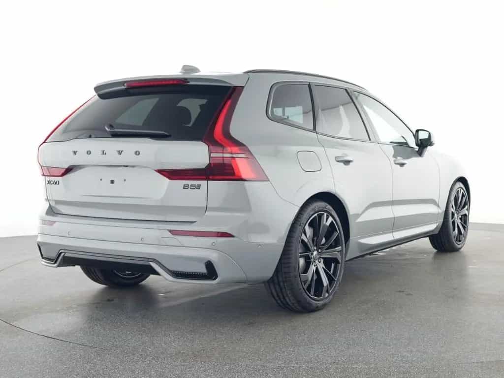 Volvo XC60 B5 B Plus Black Edition AWD HUD AHK Luftf. 09/2025-photo-1