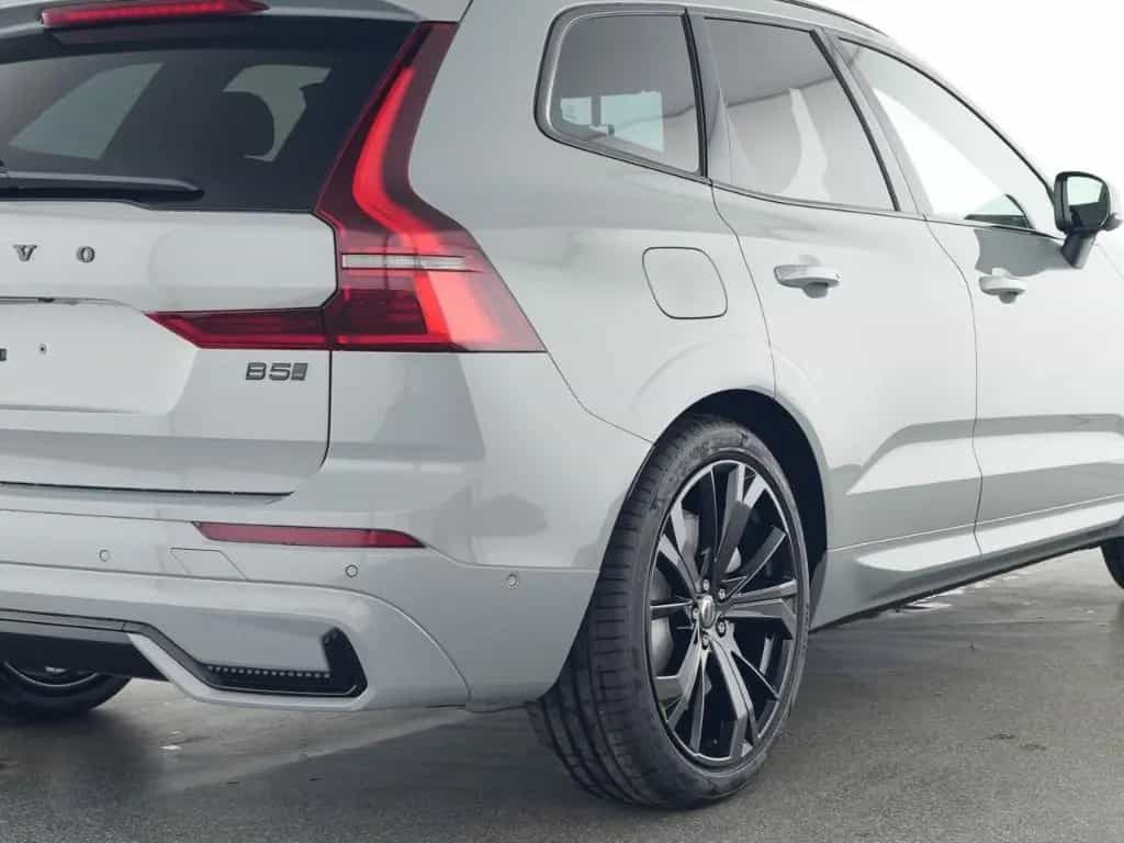 Volvo XC60 B5 B Plus Black Edition AWD HUD AHK Luftf. 09/2025-photo-10