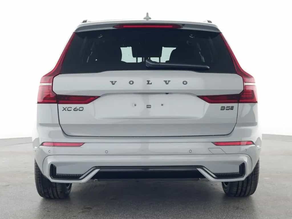 Volvo XC60 B5 B Plus Black Edition AWD HUD AHK Luftf. 09/2025-photo-2
