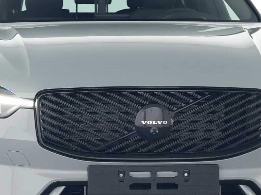 Volvo XC60 B5 B Plus Black Edition AWD HUD AHK Luftf. 09/2025-photo-3
