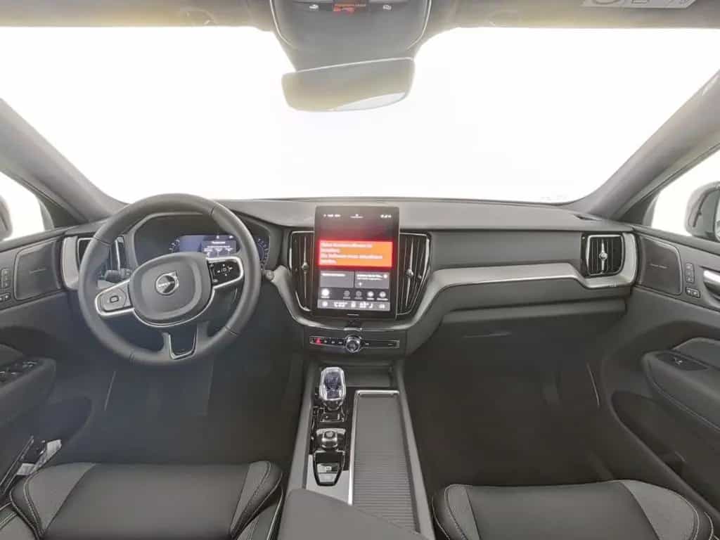 Volvo XC60 B5 B Plus Black Edition AWD HUD AHK Luftf. 09/2025-photo-4