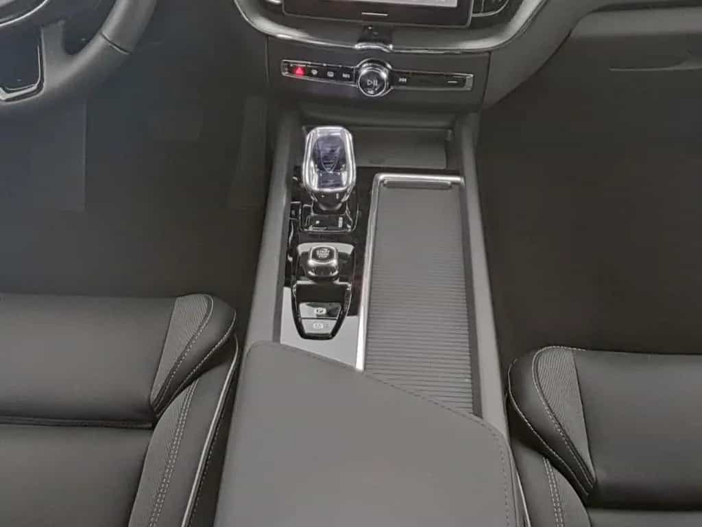 Volvo XC60 B5 B Plus Black Edition AWD HUD AHK Luftf. 09/2025-photo-5
