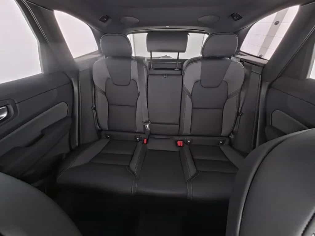 Volvo XC60 B5 B Plus Black Edition AWD HUD AHK Luftf. 09/2025-photo-6