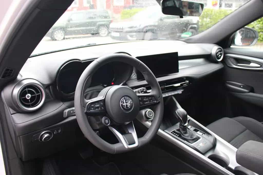 Alfa Romeo Tonale Super  0,99% Finanzierung 08/2023-photo-7