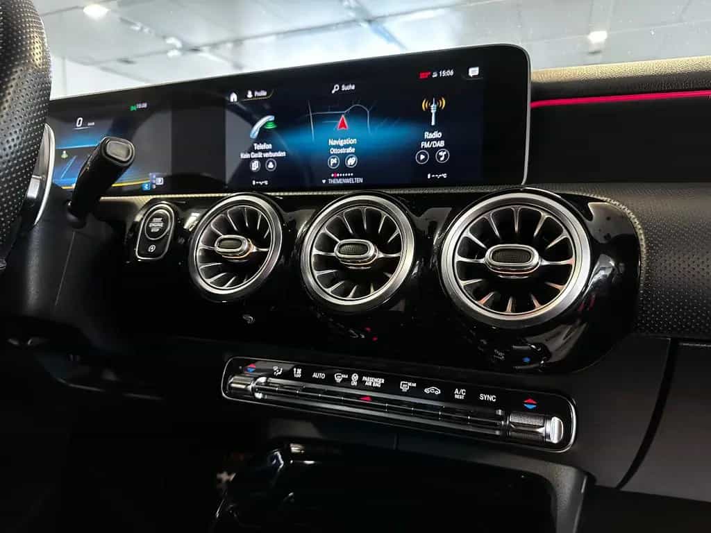 Mercedes-Benz A 35 AMG Lim. 4Matic//MultiBeam//Pano 01/2020-photo-15