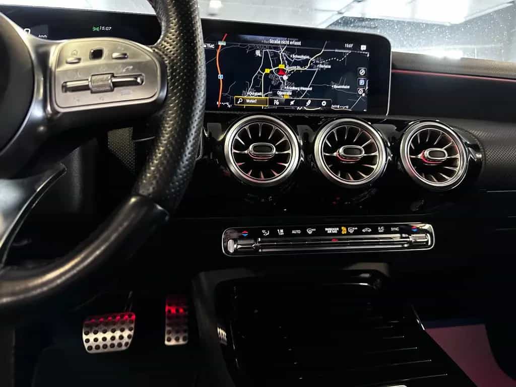 Mercedes-Benz A 35 AMG Lim. 4Matic//MultiBeam//Pano 01/2020-photo-16