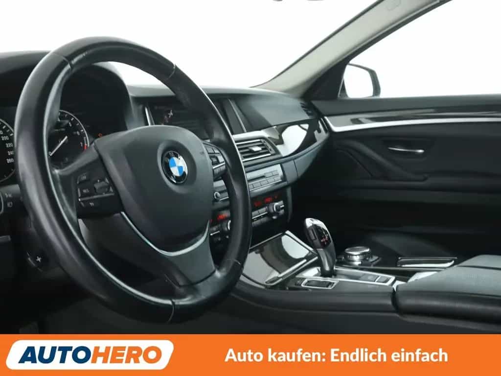 BMW 5 Series 520i Luxury Line Aut.*NAVI*BI-XENON*TEMPO*CAM* 02/2017-photo-10