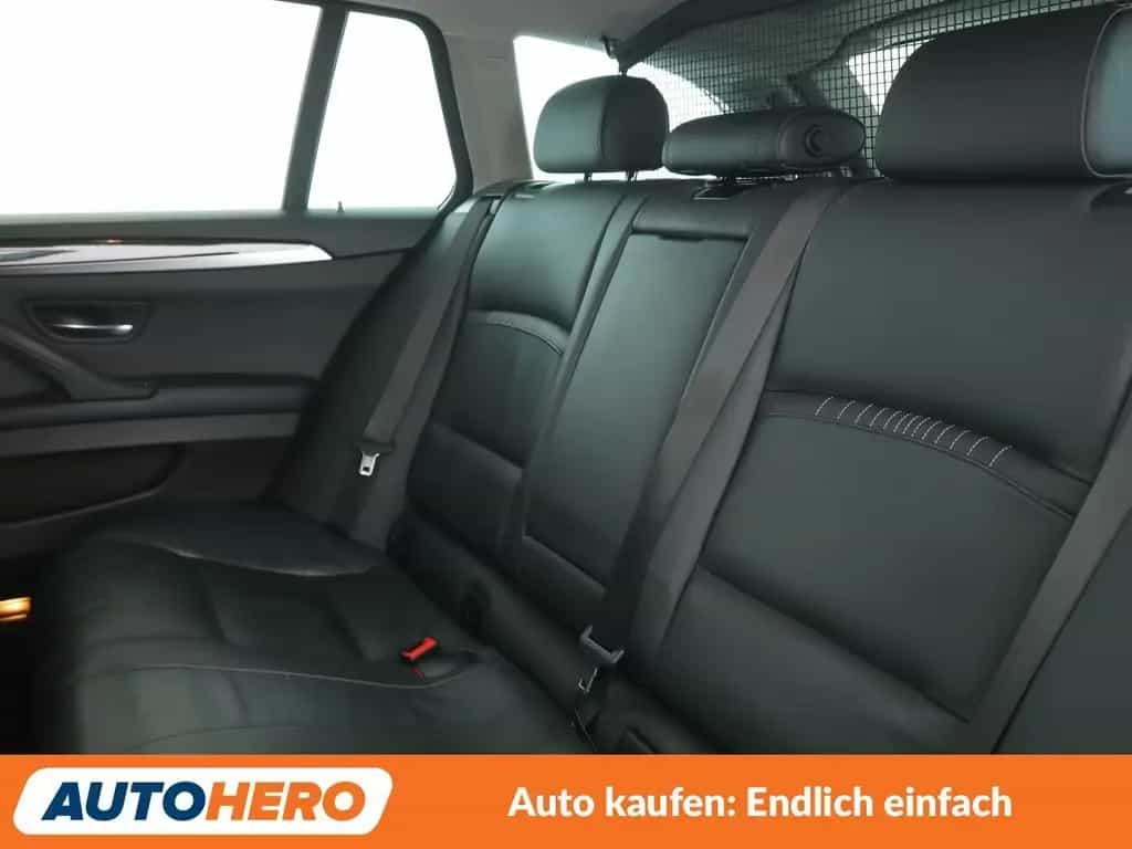 BMW 5 Series 520i Luxury Line Aut.*NAVI*BI-XENON*TEMPO*CAM* 02/2017-photo-13