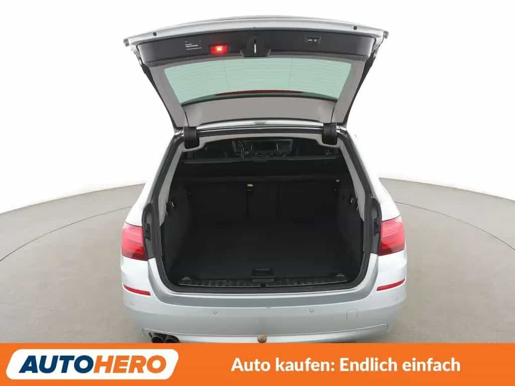 BMW 5 Series 520i Luxury Line Aut.*NAVI*BI-XENON*TEMPO*CAM* 02/2017-photo-16