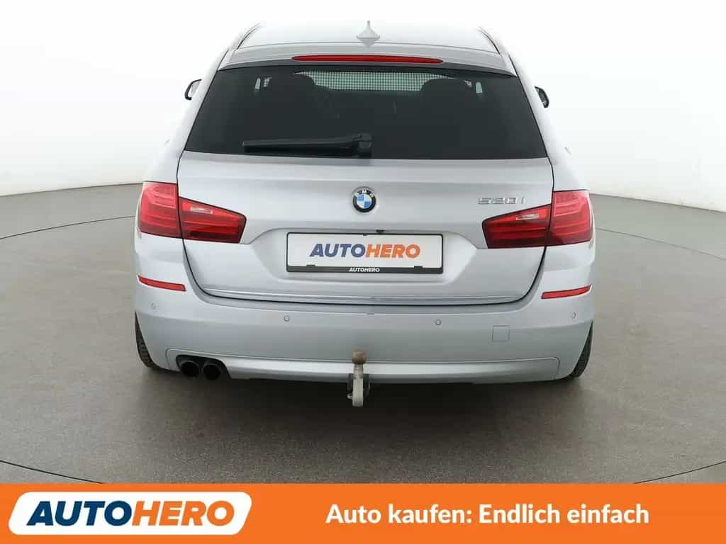 BMW 5 Series 520i Luxury Line Aut.*NAVI*BI-XENON*TEMPO*CAM* 02/2017-photo-4