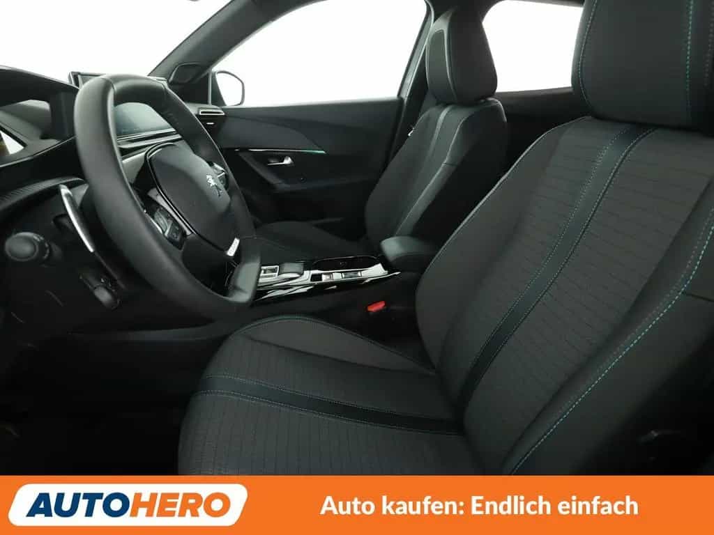 Peugeot 2008 1.2 PureTech Allure Pack Aut*NAVI*LED*TEMPO 06/2023-photo-9