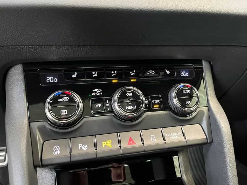 Skoda Karoq Sportline 1.5TSI DSG 360°Kamera MATRIX ACC 09/2022-photo-17
