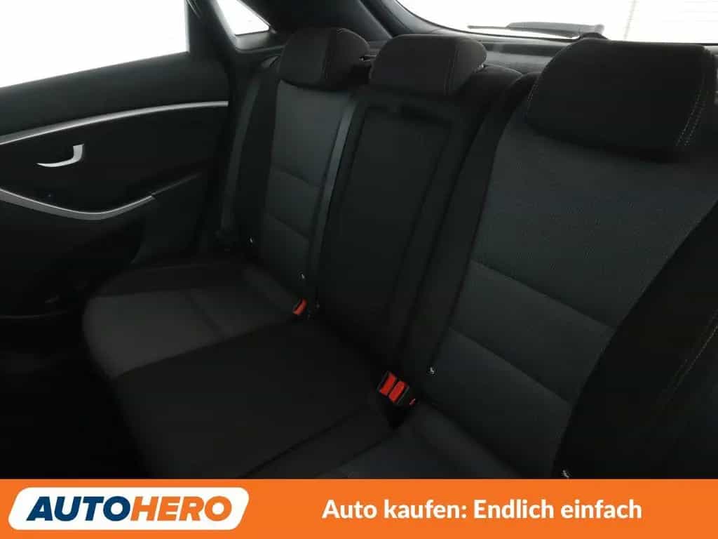 Hyundai i30 1.6 GDI Passion blue*TEMPO*PDC*SHZ*LIM*ALU* 03/2016-photo-13