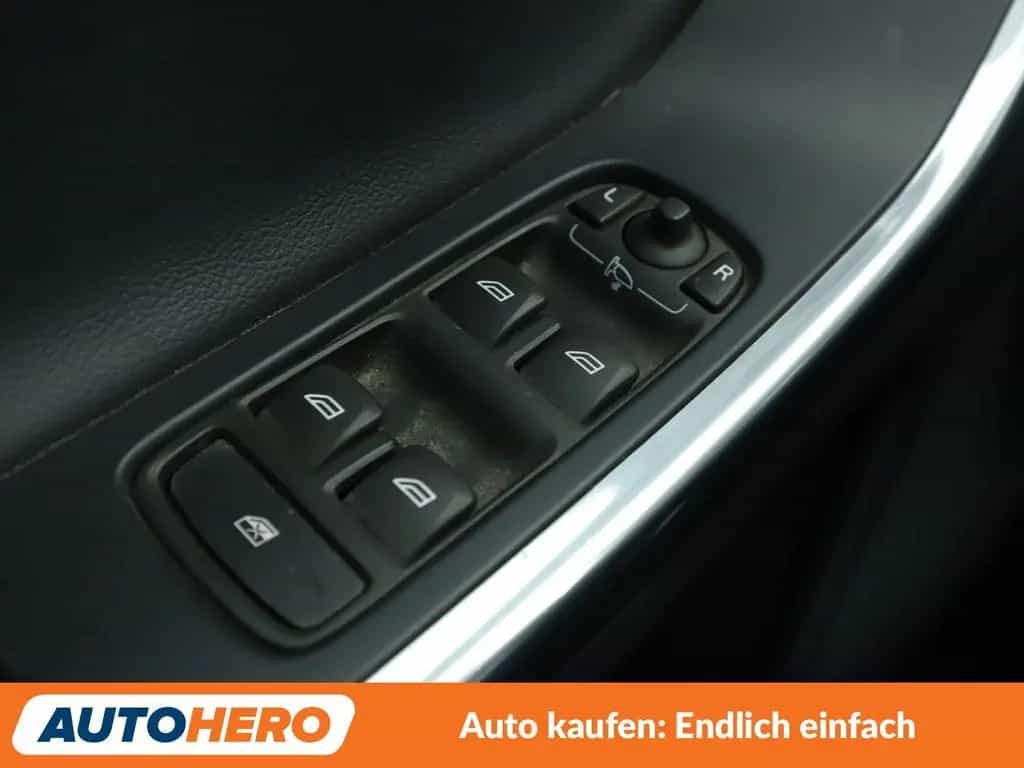 Volvo XC60 2.0 D4 Momentum 2WD Aut*NAVI*XENON*TEMPO* 09/2015-photo-24