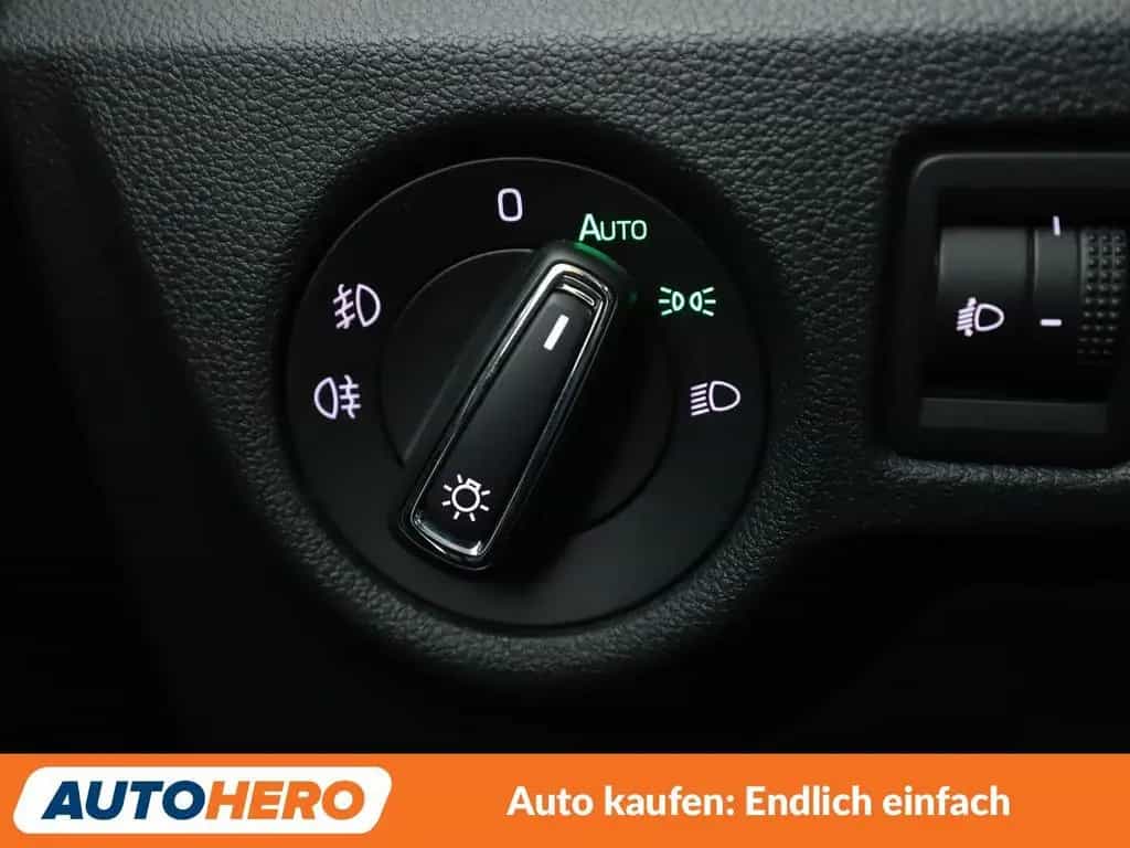Skoda Scala 1.0 TSI Style Aut.*NAVI*LED*TEMPO*PDC*SHZ* 12/2019-photo-28