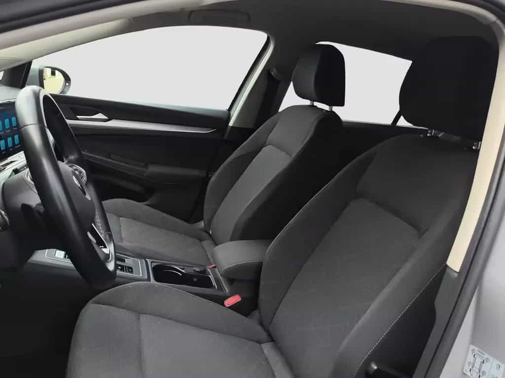 Volkswagen Golf 8 Lim. eTSI DSG Life AHK NAVI RFK 03/2020-photo-21