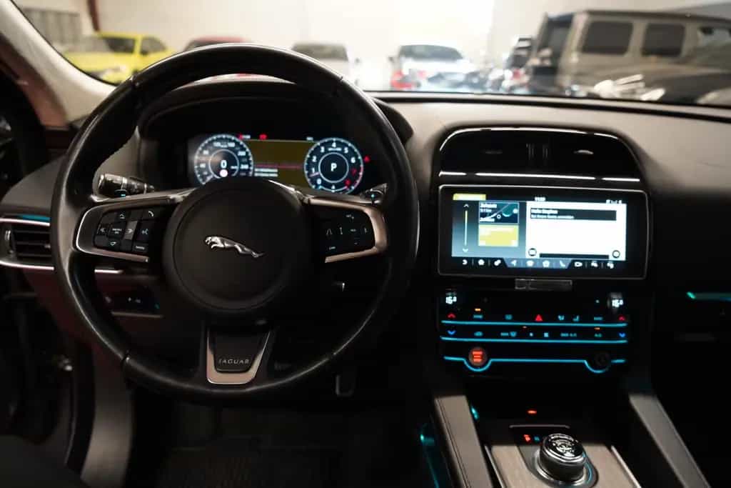 Jaguar F-Pace 2.0 Turbo AWD Aut. *2.Hand*Unfallfrei* 12/2018-photo-20