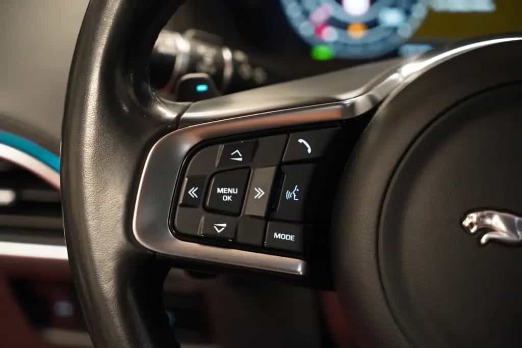 Jaguar F-Pace 2.0 Turbo AWD Aut. *2.Hand*Unfallfrei* 12/2018-photo-23