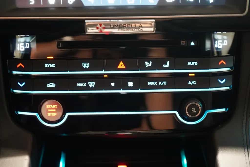 Jaguar F-Pace 2.0 Turbo AWD Aut. *2.Hand*Unfallfrei* 12/2018-photo-27