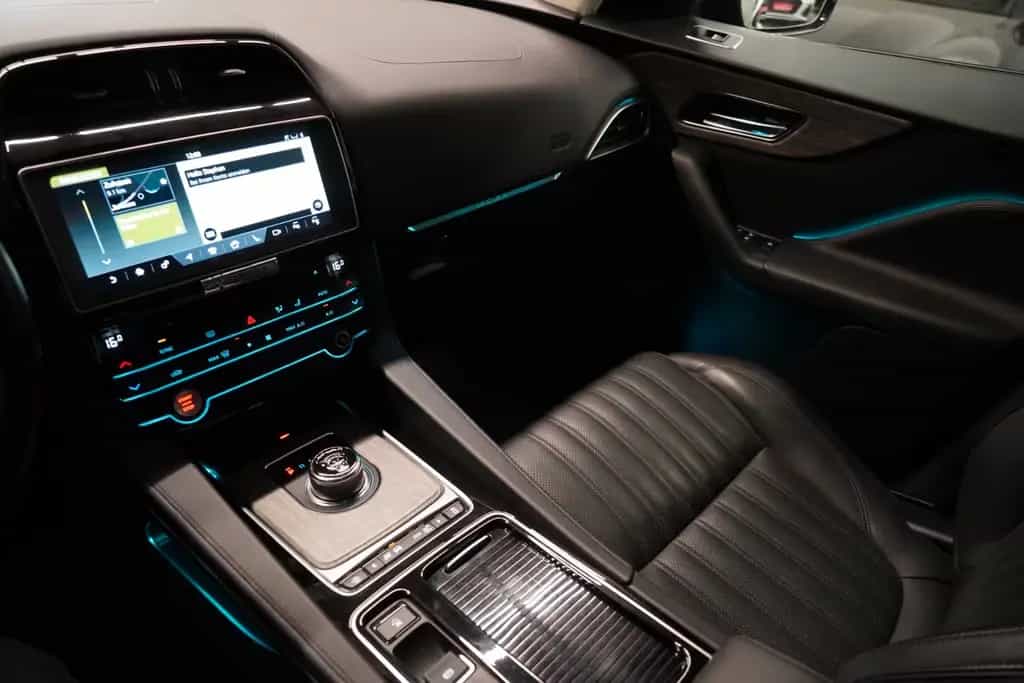 Jaguar F-Pace 2.0 Turbo AWD Aut. *2.Hand*Unfallfrei* 12/2018-photo-29
