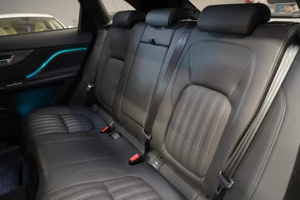 Jaguar F-Pace 2.0 Turbo AWD Aut. *2.Hand*Unfallfrei* 12/2018-photo-32