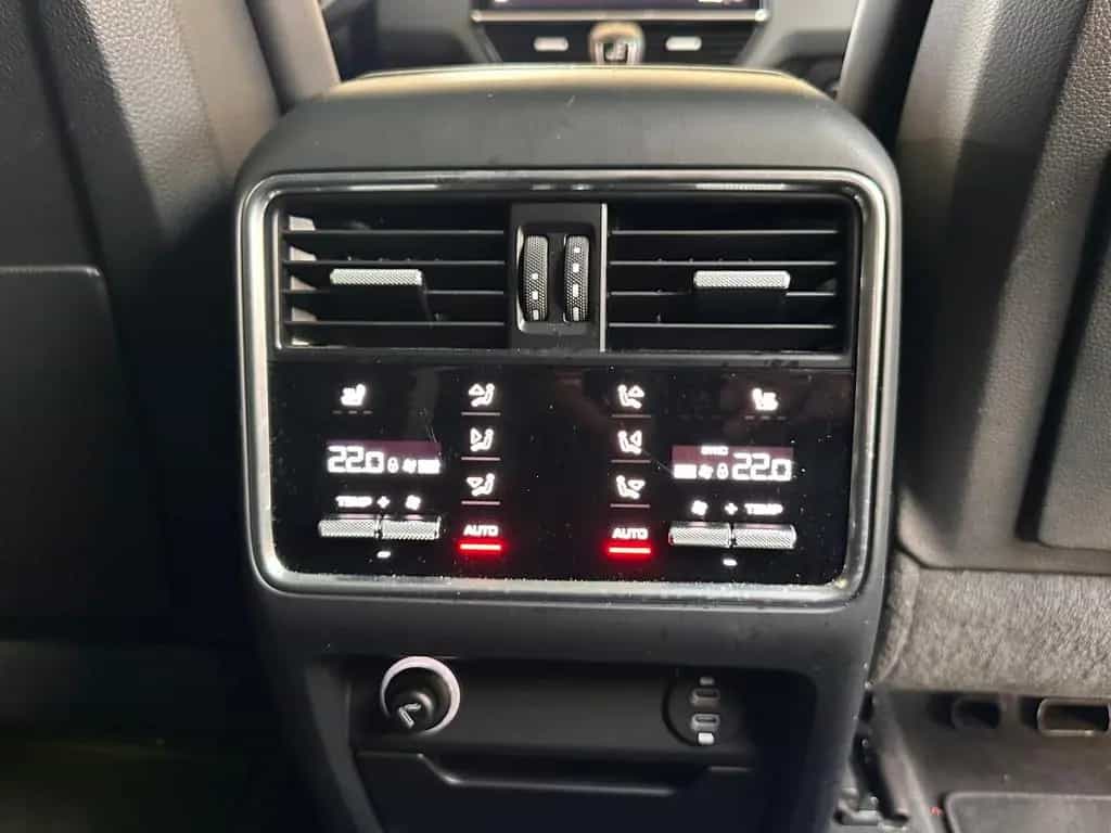 Porsche Cayenne Platinum Edition/PANO/BOSE/LUFT/RFK 01/2023-photo-17