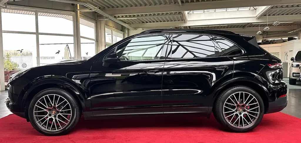 Porsche Cayenne Platinum Edition/PANO/BOSE/LUFT/RFK 01/2023-photo-3