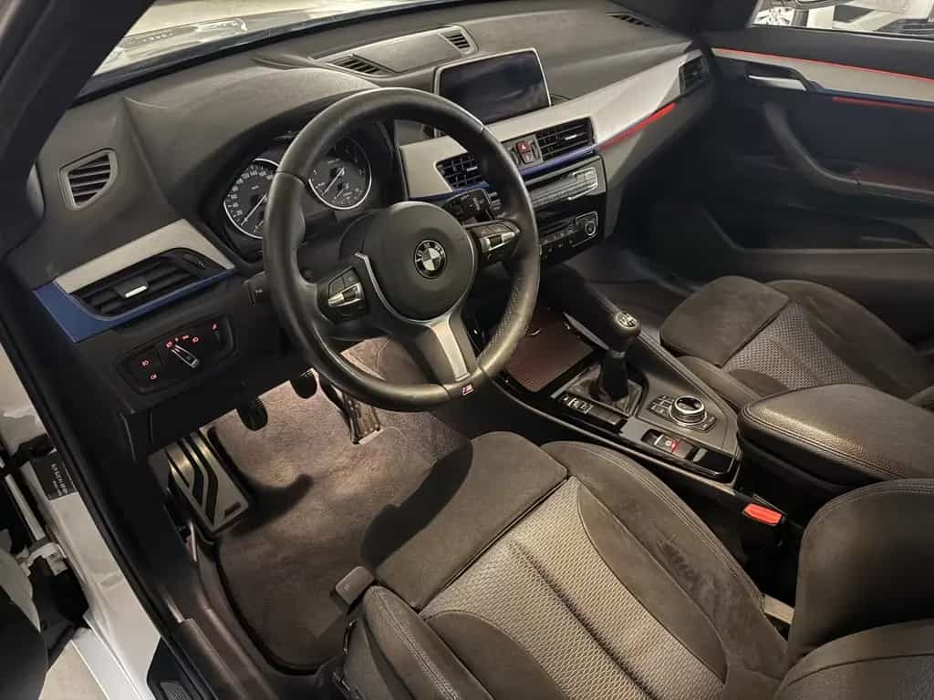 BMW X1 sDrive 18 i M Sport //M-Paket 03/2018-photo-12
