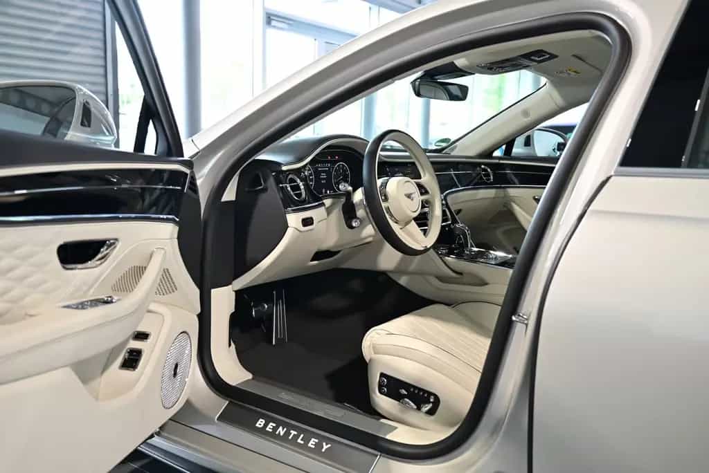 Bentley Flying Spur V8 First Edition/DE/Mulliner/Styling 07/2021-photo-25