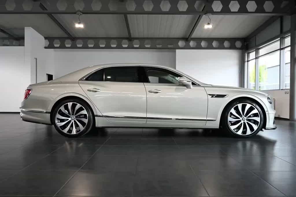 Bentley Flying Spur V8 First Edition/DE/Mulliner/Styling 07/2021-photo-8