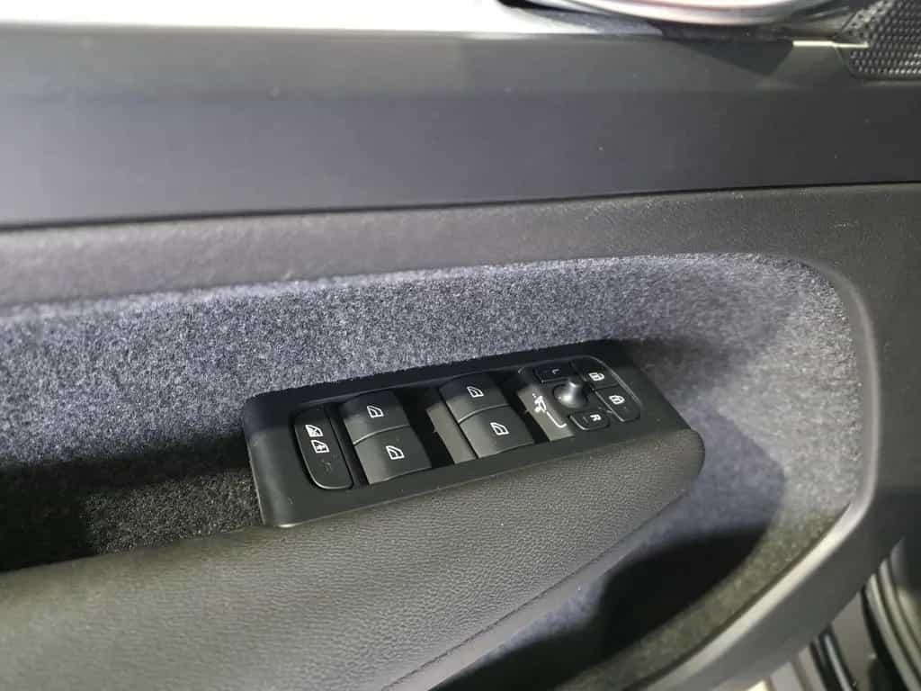 Volvo XC40 T2 Core ACC BLIS Kamera LED WinterPaket 08/2022-photo-16