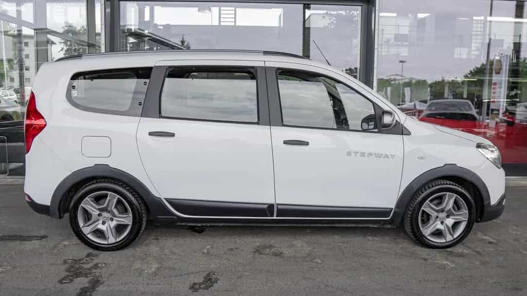 Dacia Lodgy STEPWAY PLUS *1HAND*7SITZER*AHK*KAM*NAVI* 11/2020-photo-2